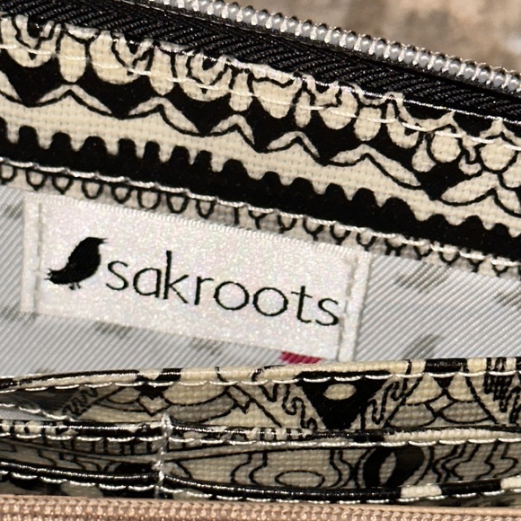 Sakroots Cross Body / wristlet Wallet artsy black cream doodle smartphone pocket - Picture 15 of 17